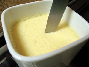 Trộn đều hỗn hợp trứng