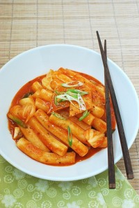 Bánh gạo cay chả cá Hàn Quốc (tteokbokki)