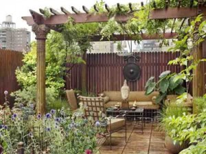 Gia chủ có thể trang trí thêm cho sân vườn với những bộ sưu tập tượng, nhạc cụ yêu thích.